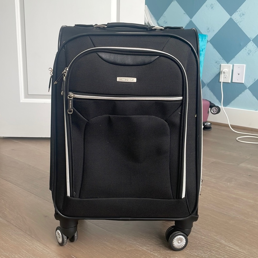 Samsonite carry on suitcase, expandable